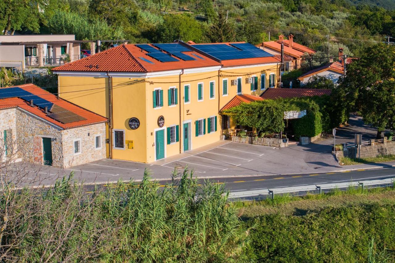 Vila Robida & Spa Črni Kal Buitenkant foto